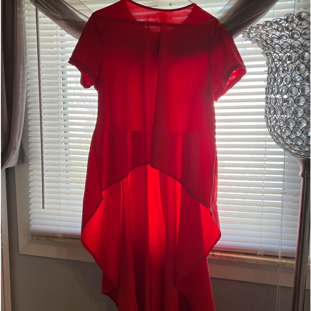 Women sz L red hi/lo shirt. Only worn once from smoke free home